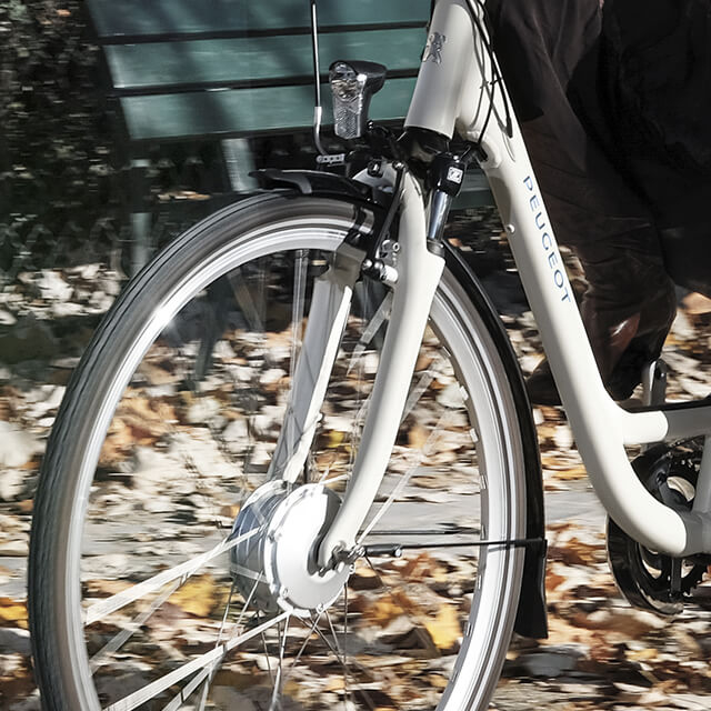 Détail fourche Suntour CR7V vélo ville Peugeot eC03 D7