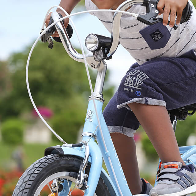 vue rapproché des freins vélo de ville enfant vintage Peugeot Legend LJ14