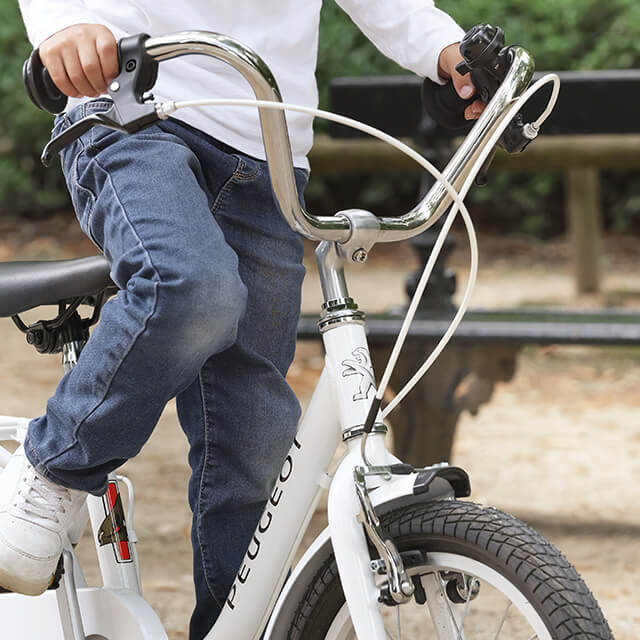 Détail freins vélo de ville enfant vintage Peugeot Legend LJ16 blanc