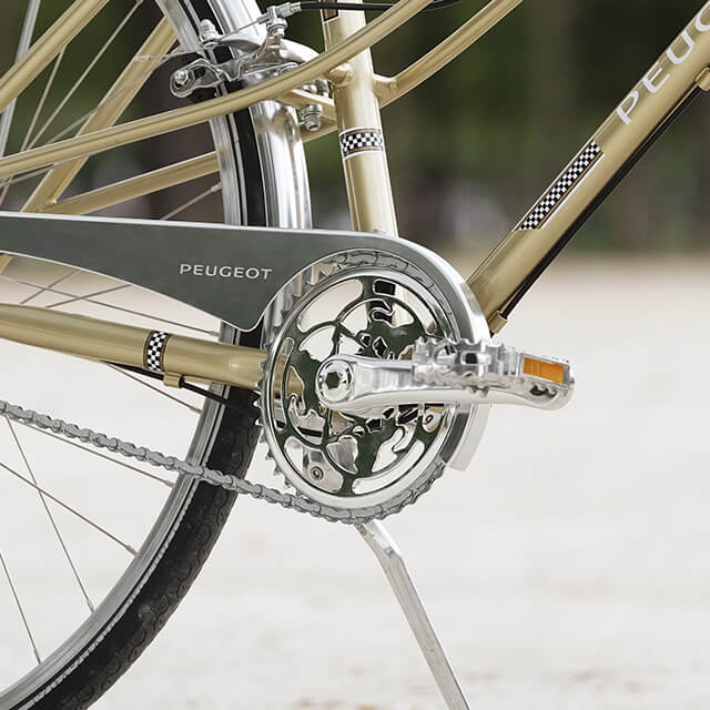 Détail pédalier vélo de ville vintage Peugeot Legend LC01 N7