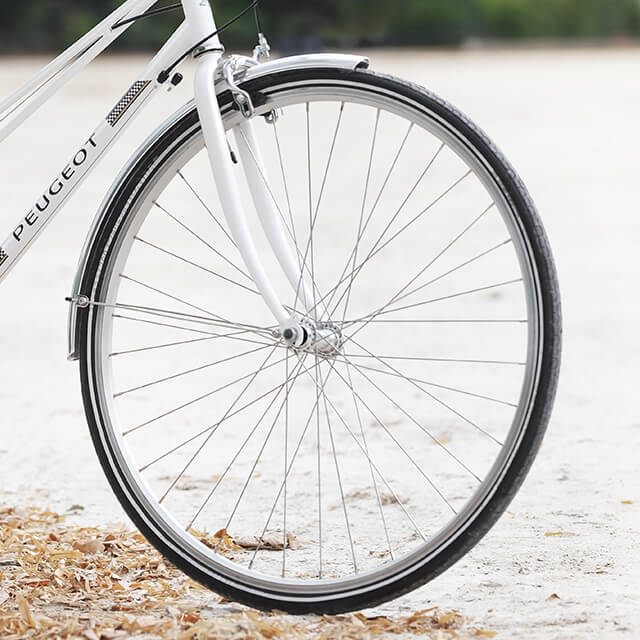 Détail pneus Kenda vélo de ville vintage Peugeot Legend LC01 D7