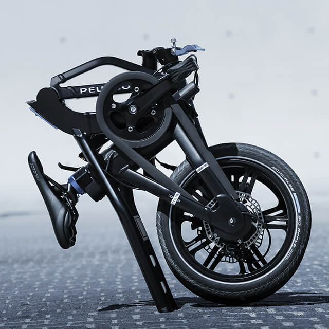 Vélo électrique pliant Peugeot eF01plié