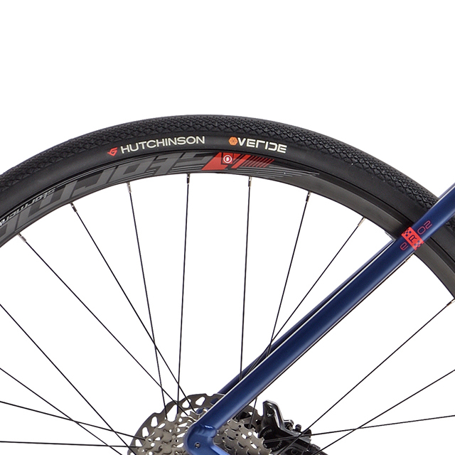 Détail pneu Hutchinson vélo course Peugeot eR02 Flat D10 Powertube
