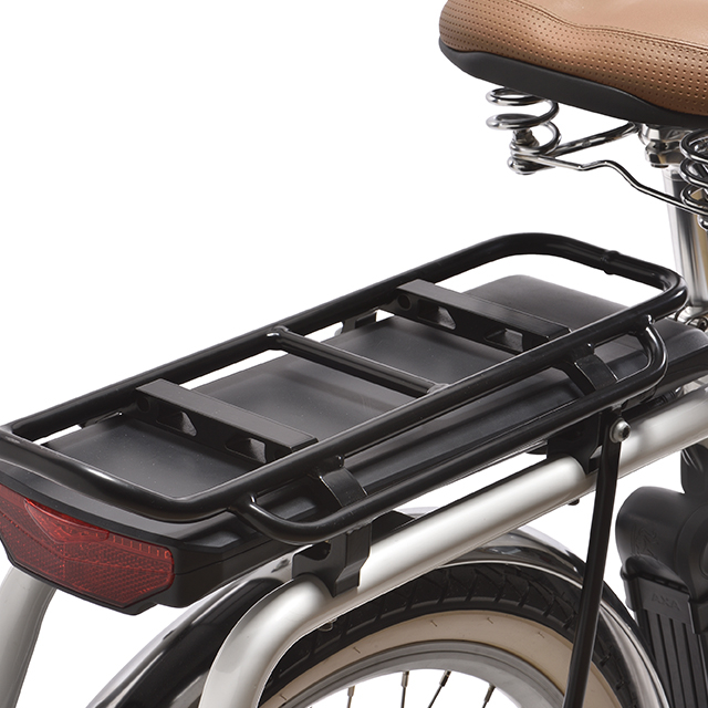 Détail porte-bagages vélo rétro à assistance électrique Peugeot eLC01