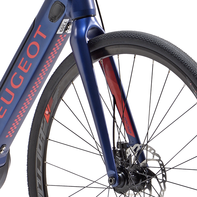Vue détaillée fourche carbone vélo course Peugeot eR02 Flat D10 Powertube